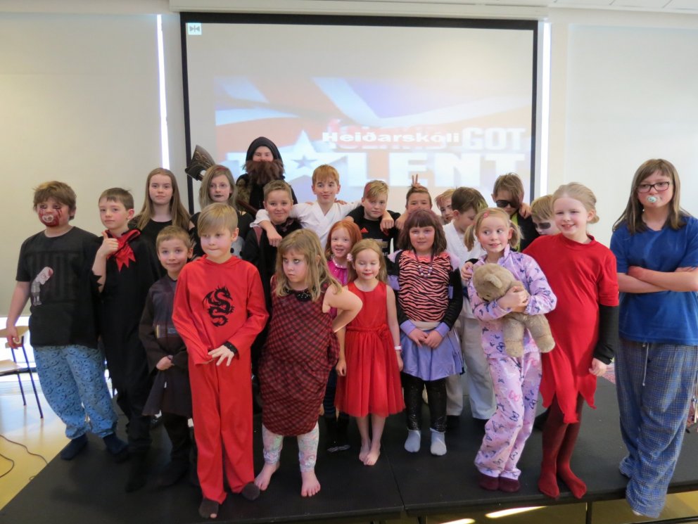 Líf og fjör í Heiðarskóla á öskudaginn