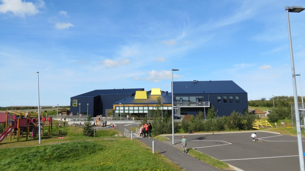 Skólahald fellur niður í dag