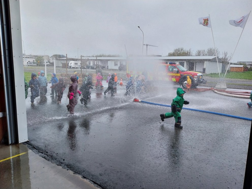 Útskriftarferð og heimsókn á slökkviliðsstöðina