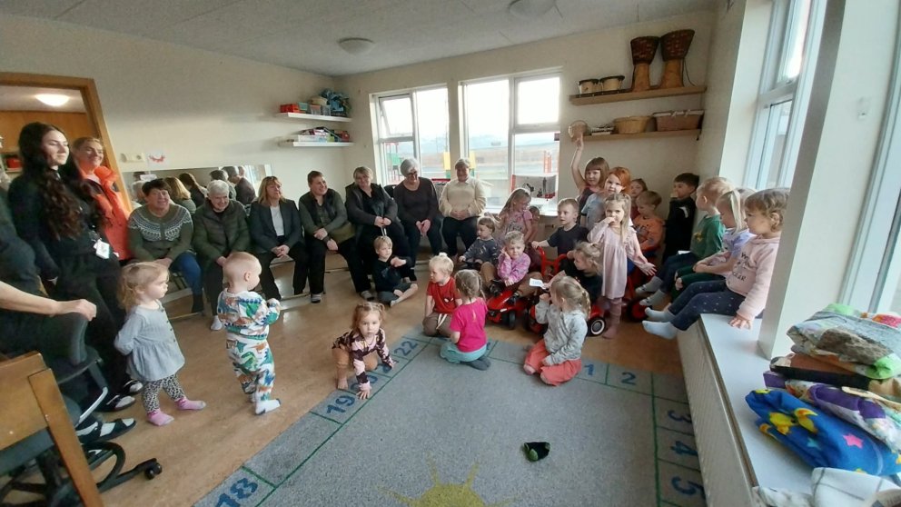 Gjöf til leikskólans frá Kvenfélaginu Lilju