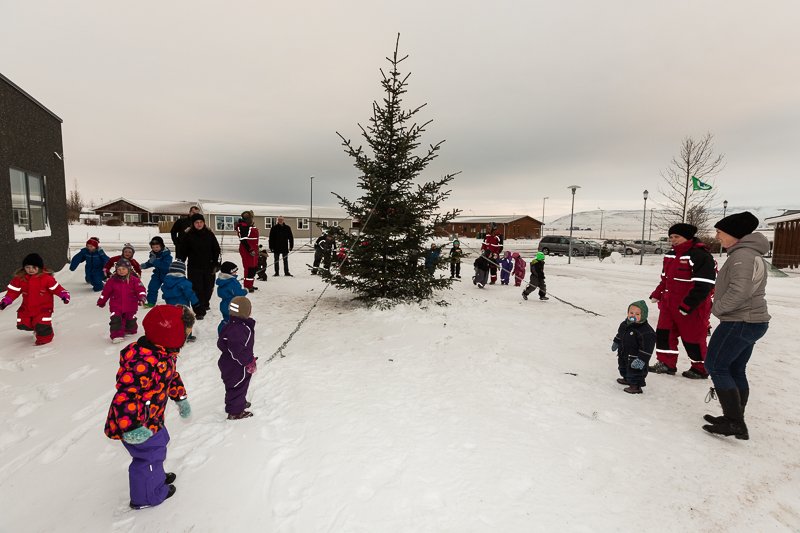 Jólaljósin kveikt á jólatré í Melahverfi