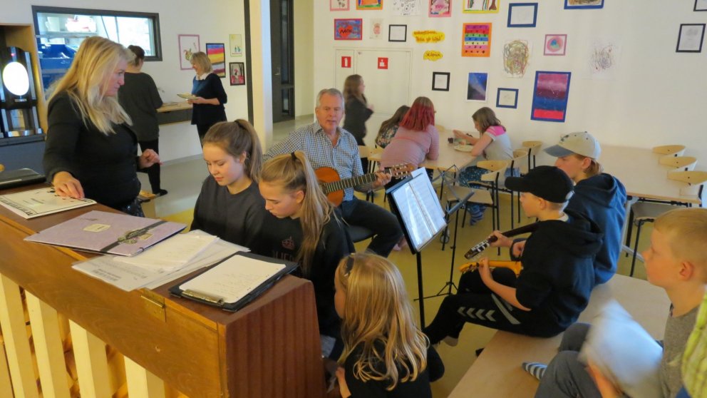 Hádegistónleikar í gær