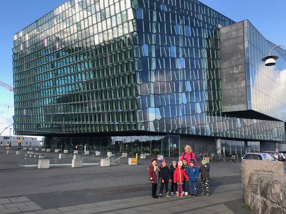 Árg. 2012 vann smásagnakeppni KÍ, Heimilis og skóla og Samtaka móðurmálskennara