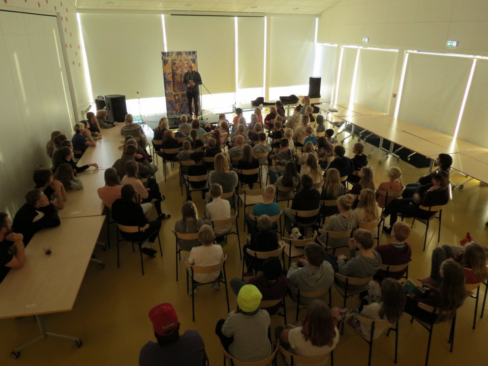 Ævar Þór, leikari og rithöfundur