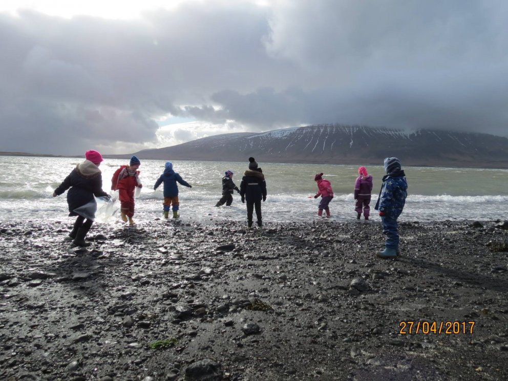 Síðasti skólasamstarfsdagur vetrarins - fjöruferð
