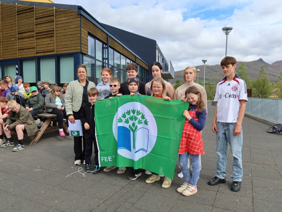 Grænfáninn afhentur í Heiðarskóla í 9. sinn