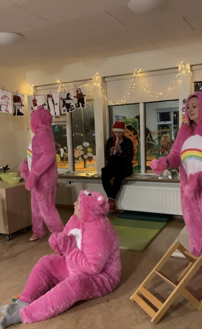 Jólaleikrit og kaka frá foreldrafélaginu