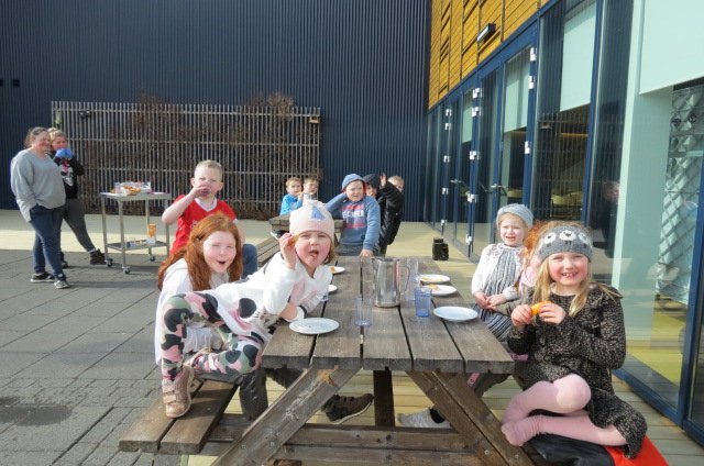 Gaman í frístund í góða veðrinu í dag