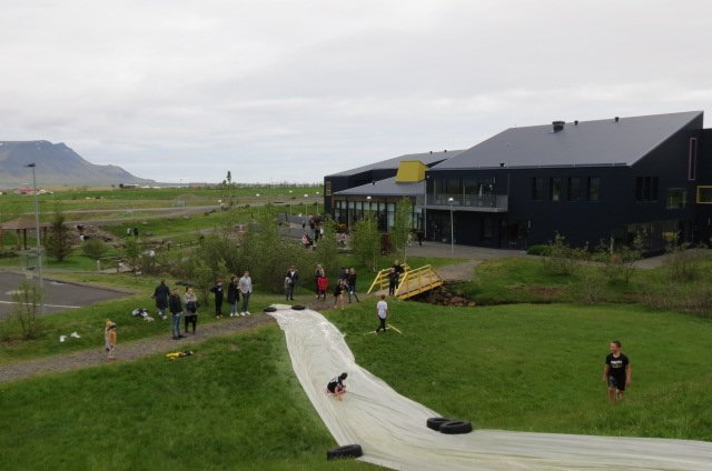 Vitnisburðarafhending og vorhátíð