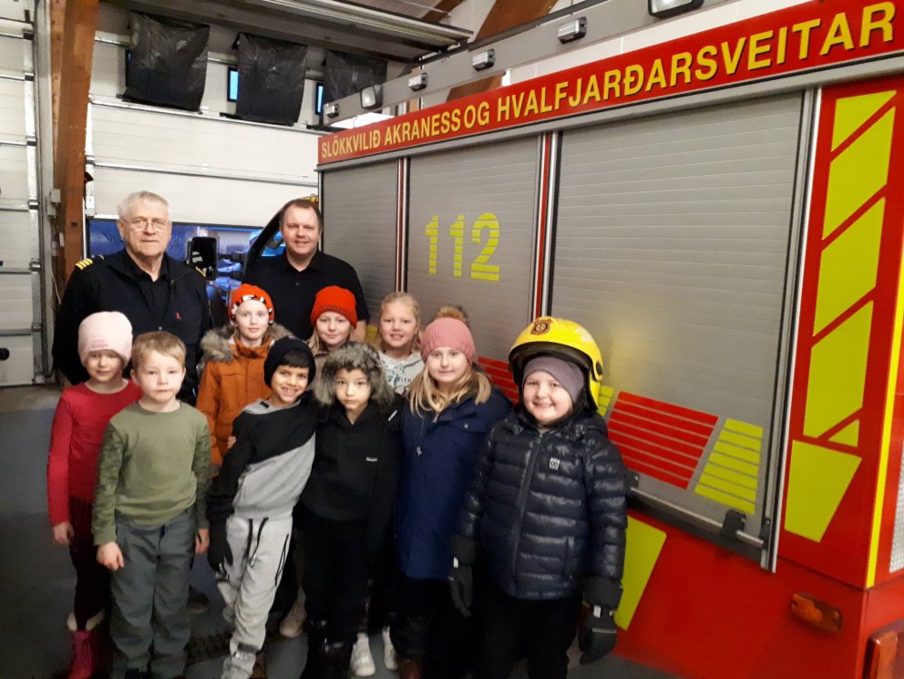 Nemendur í 3. bekk í heimsókn á Slökkvistöðina