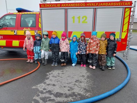 Elsti árgangur í heimsókn á Slökkvistöðina á Akranesi