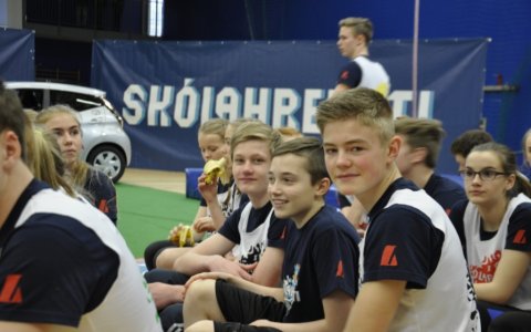 Skólahreystikeppnin 2015 - Logi Örn er fremstur á myndinni