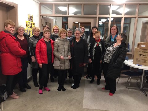 Kvenfélagið Lilja færir Heiðarborg gjöf