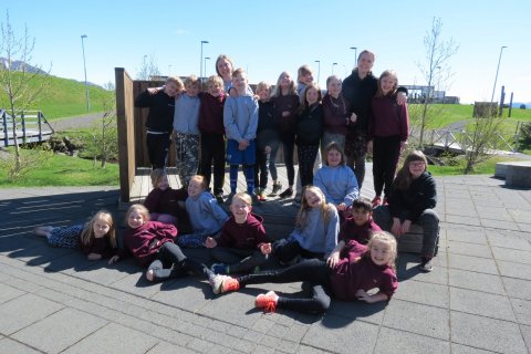 Skólapeysur og góða veðrið