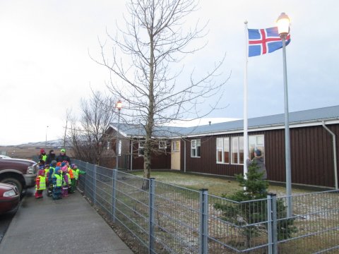 Starfsmenn óskast í Skýjaborg - Framtíðarstarf í ræstingu og 50% staða matráðar tímabundið