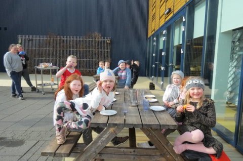 Gaman í frístund í góða veðrinu í dag