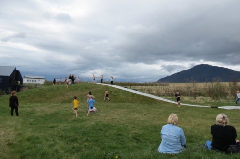 Afhending vitnisburðar og vorhátíð foreldrafélagsins og Heiðarskóla