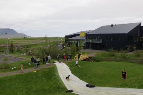 Vitnisburðarafhending og vorhátíð